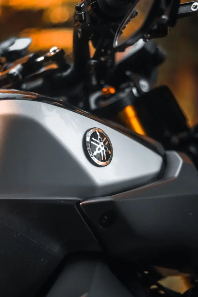 Teknik Özellikler 5 Close-up shot of a matte Yamaha motorcycle showcasing sleek design and branding.