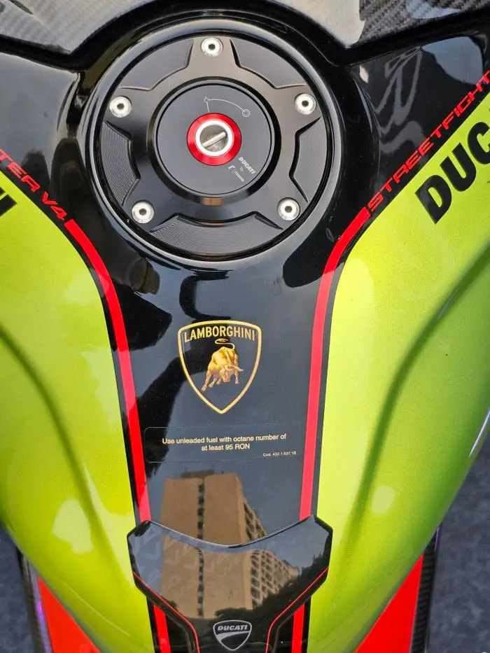 Ducati Streetfighter V4 detay görünümü
