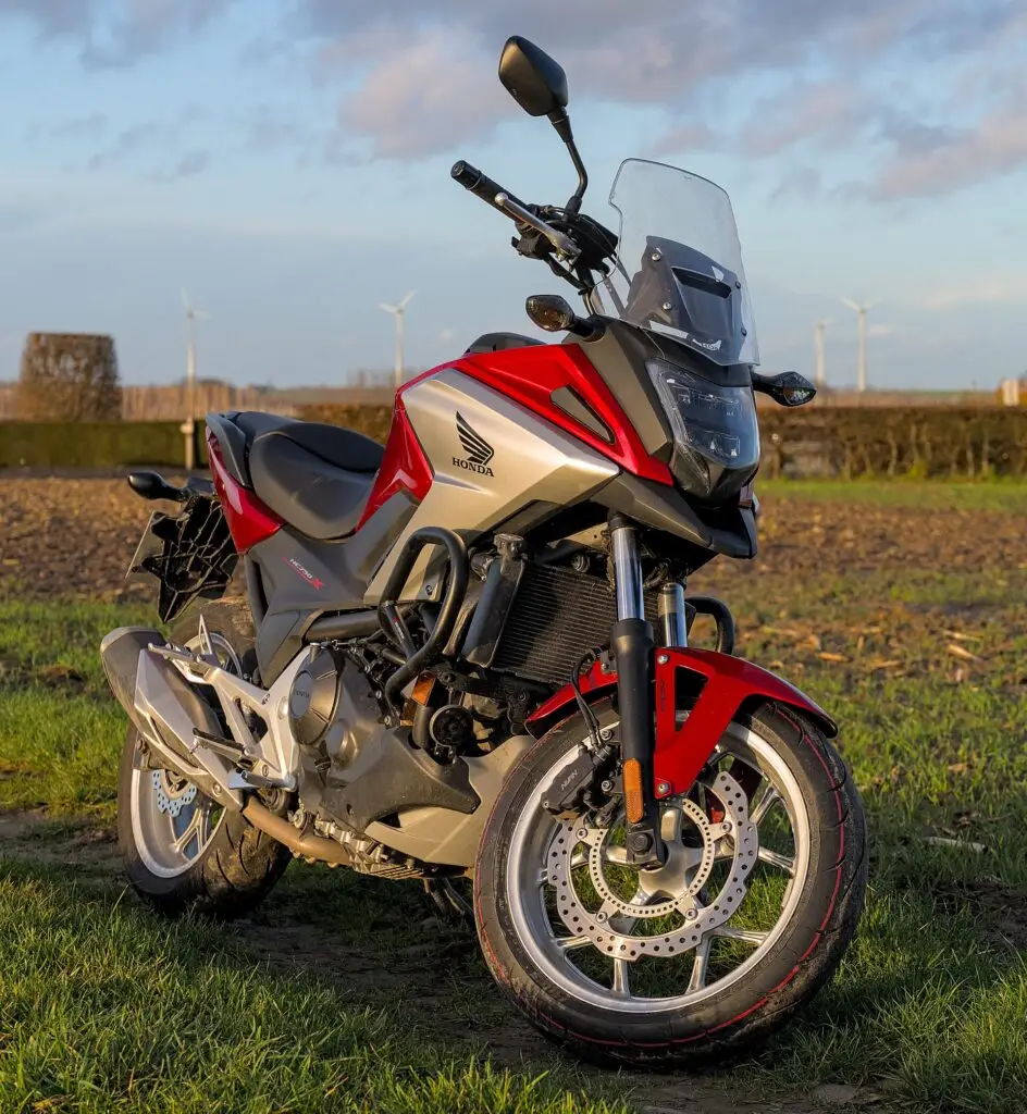 Honda NC750X adventure touring motosiklet, yandan görünüm