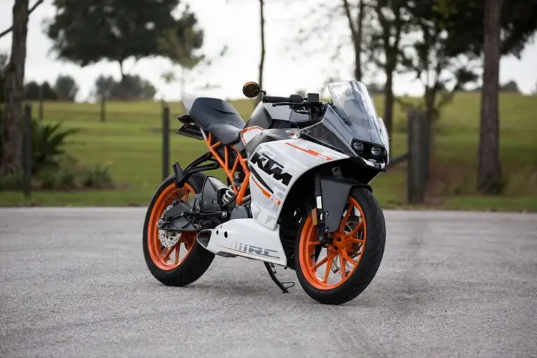 KTM RC 125 Teknik Özellikleri, Yakıt Tüketimi ve İncelemesi (2026) 15 Spor motosiklet — temsili görsel