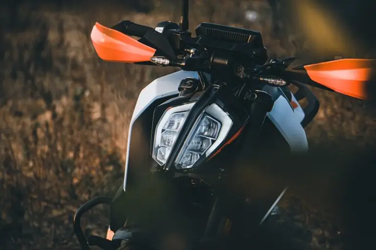 KTM 390 Duke Teknik Özellikleri, Yakıt Tüketimi ve İncelemesi (2026) 18 Motosiklet — temsili görsel