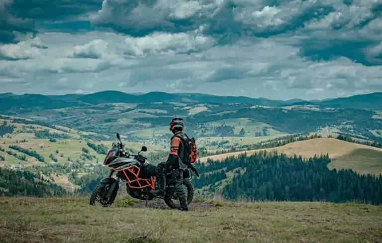 KTM 790 Adventure Teknik Özellikleri, Yakıt Tüketimi ve İncelemesi (2026) 9 Motosiklet — temsili görsel