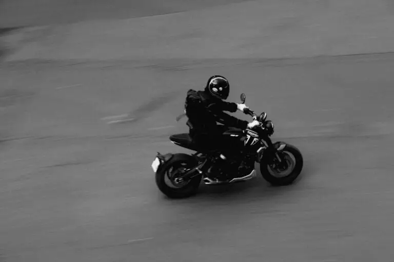 Naked motosiklet — temsili görsel