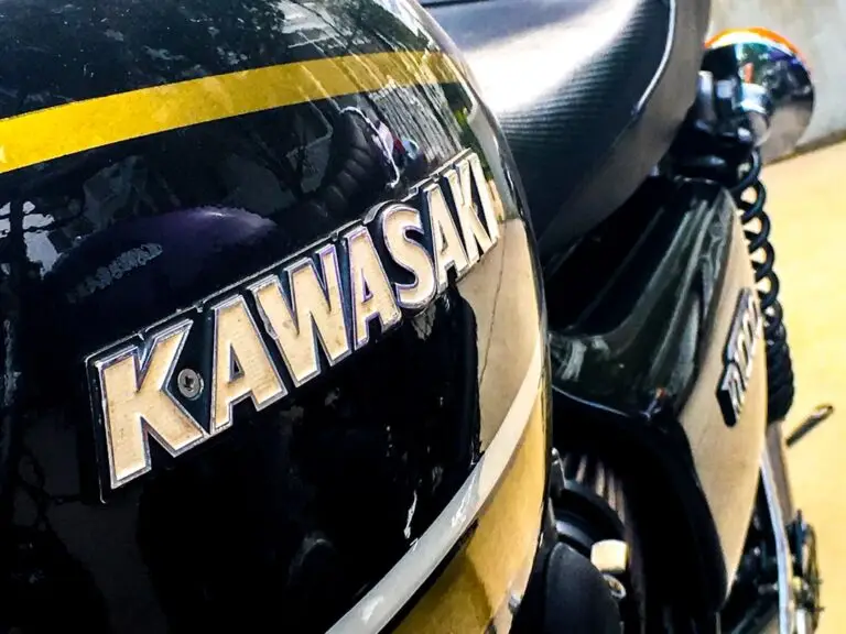 Retro naked motosiklet — temsili görsel