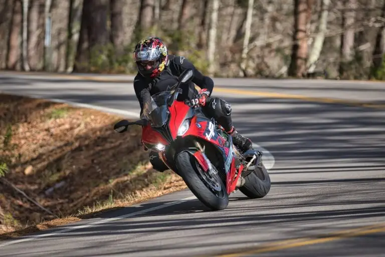 KTM 890 SMT Teknik Özellikleri, Yakıt Tüketimi ve İncelemesi (2026) 8 Sport touring motosiklet — temsili görsel