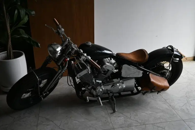 Retro klasik motosiklet — temsili görsel