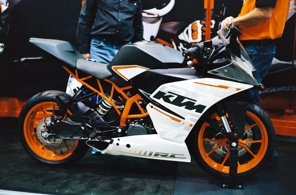 KTM RC 390 motosiklet fotoğrafı