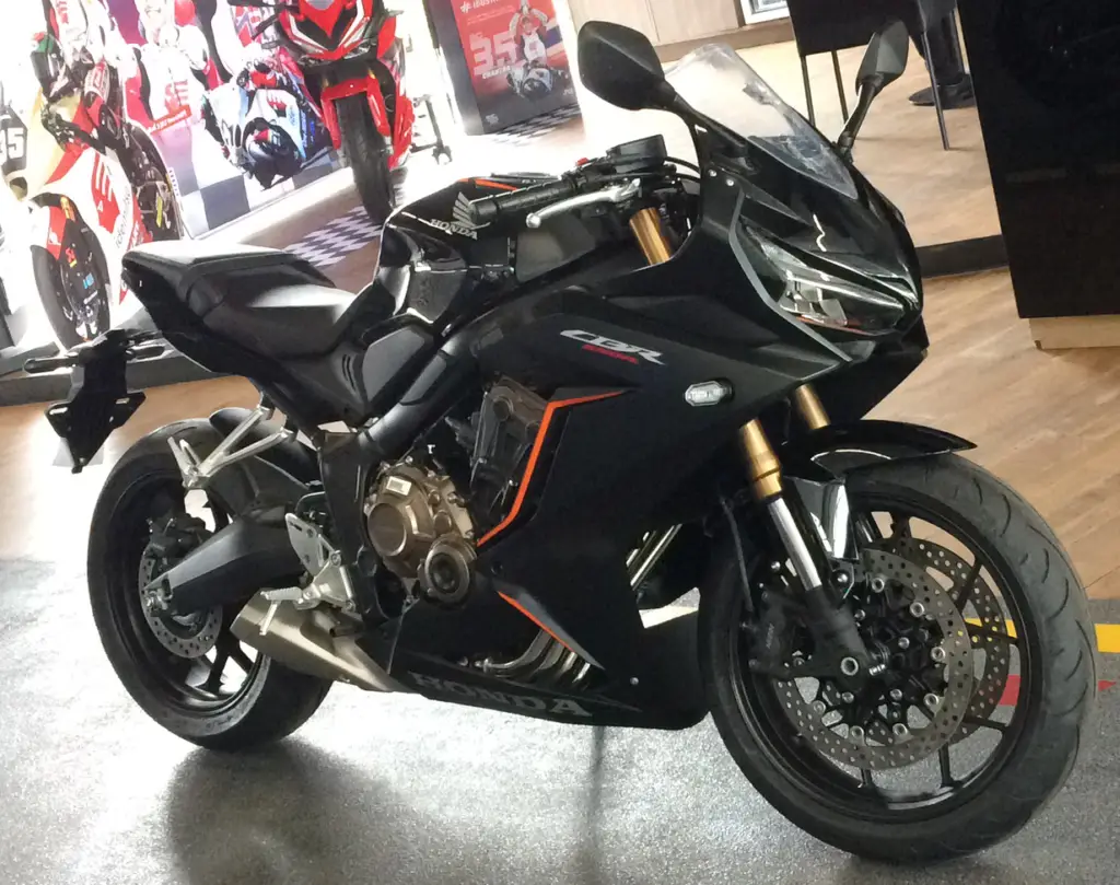 Honda CBR650R motosiklet fotoğrafı