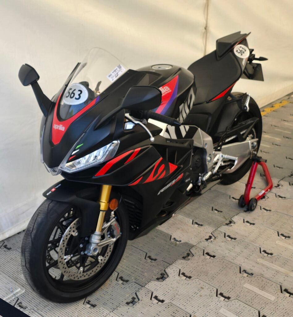 Aprilia RSV4 motosiklet fotoğrafı