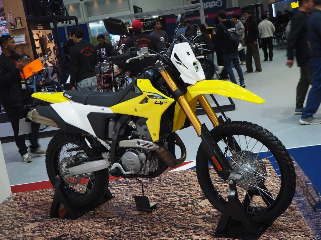 Suzuki DR-Z4S motosiklet fotoğrafı