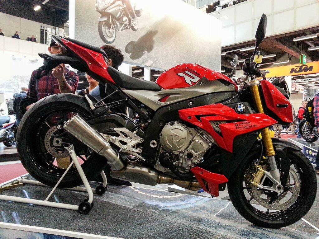 BMW S 1000 R motosiklet fotoğrafı