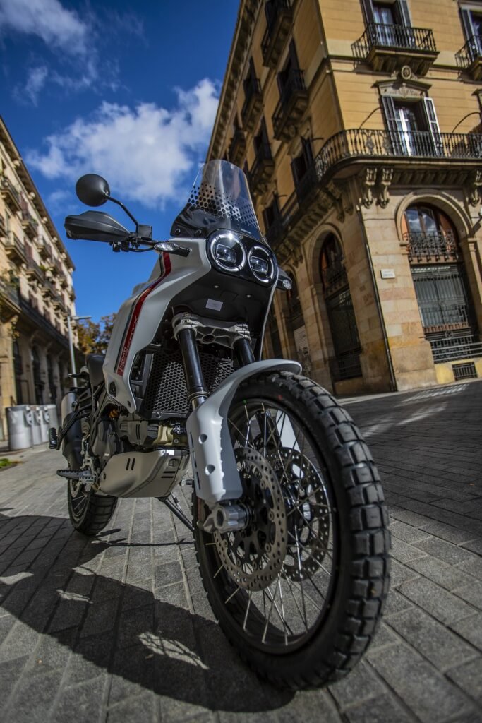 Ducati DesertX motosiklet fotoğrafı