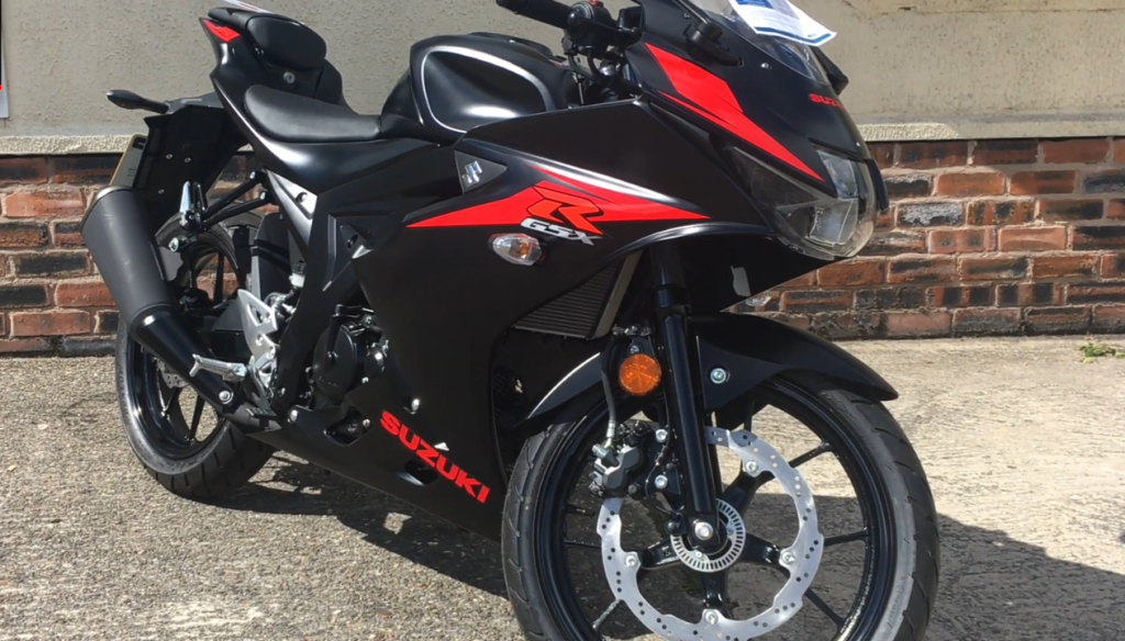 Suzuki GSX-R125 motosiklet fotoğrafı