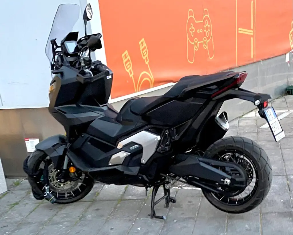 Honda X-ADV motosiklet fotoğrafı