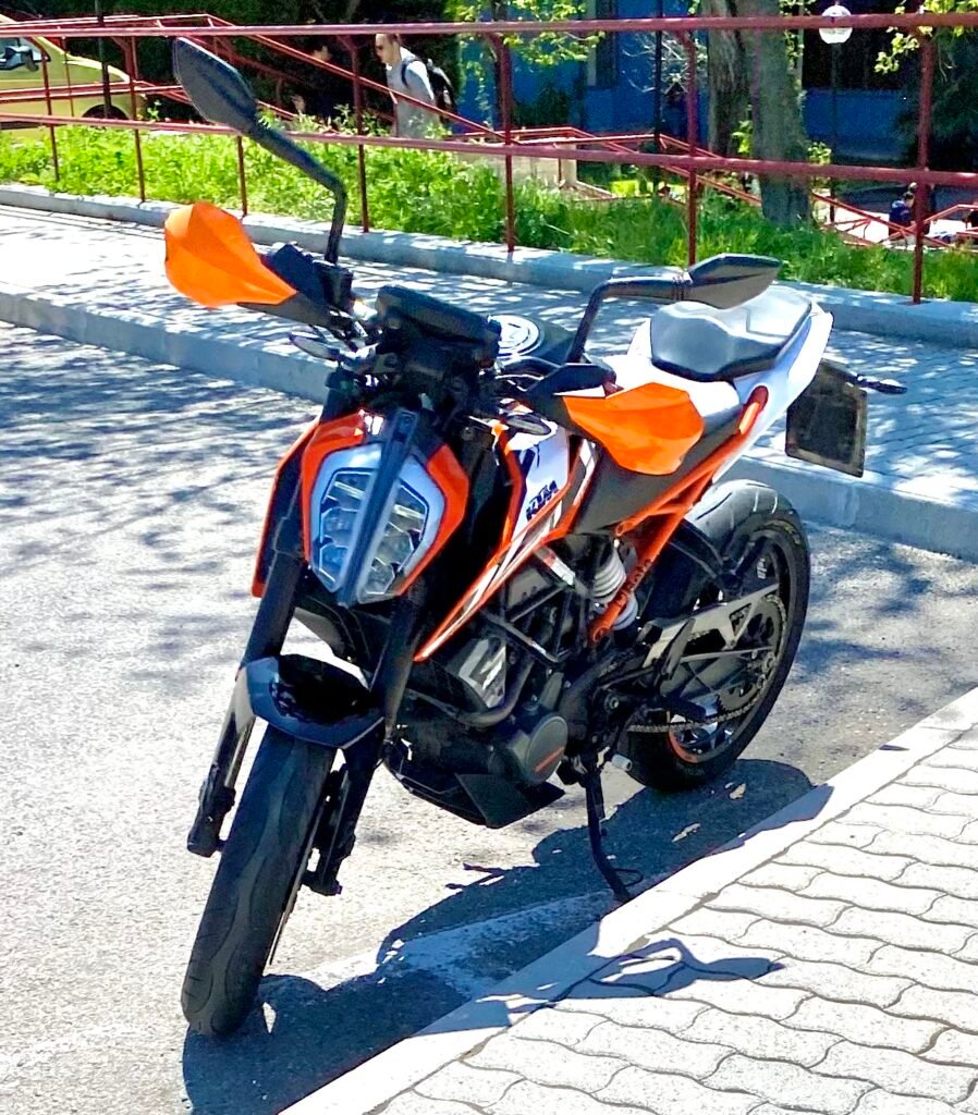 KTM 125 Duke motosiklet fotoğrafı