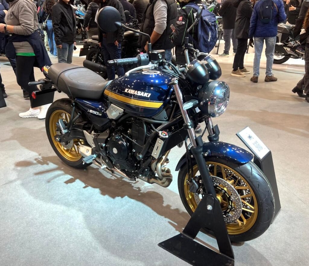 Kawasaki Z650RS motosiklet fotoğrafı