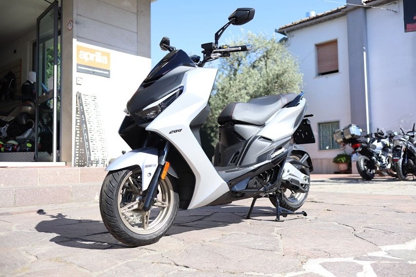 Kymco KRV 200 motosiklet fotoğrafı