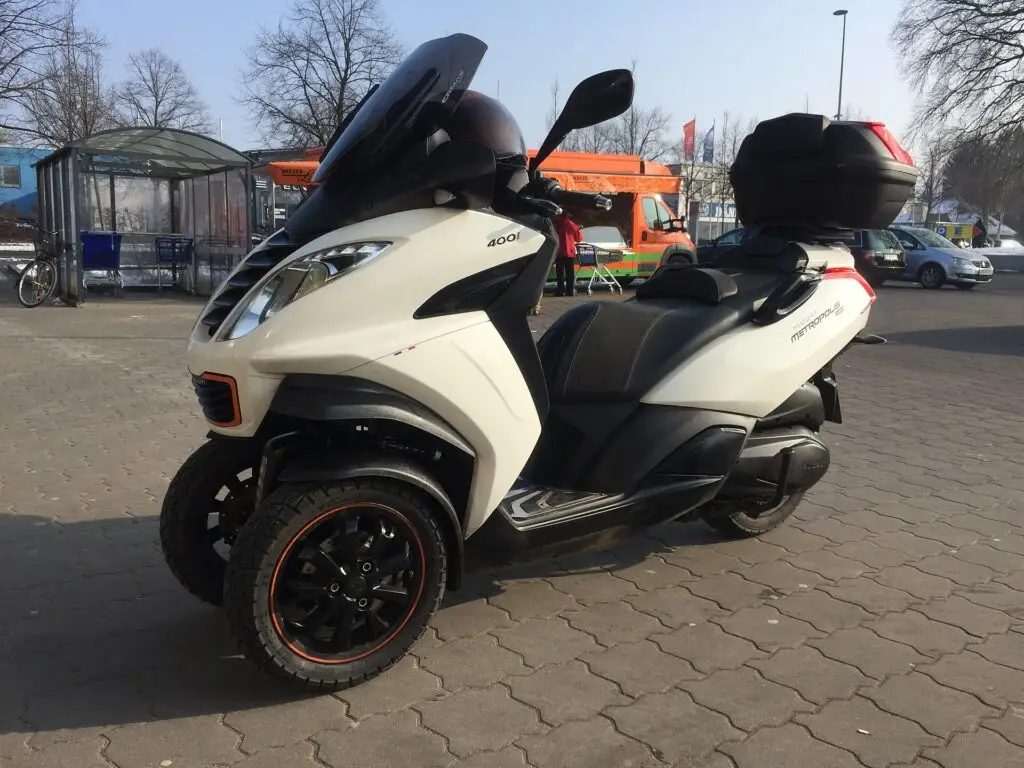 Peugeot Metropolis 400 motosiklet fotoğrafı