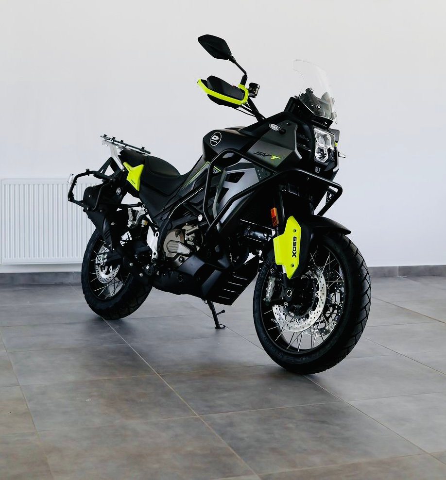 QJMotor SVT 650X motosiklet fotoğrafı