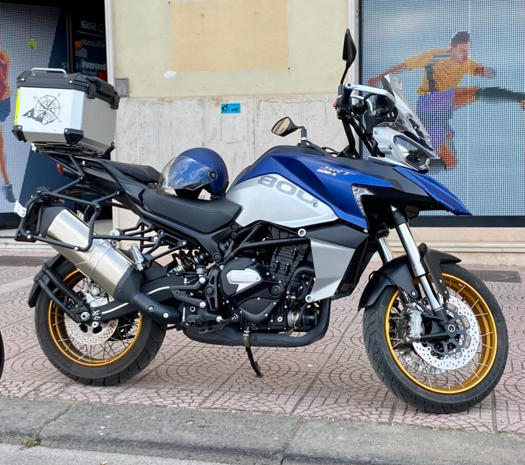 QJMotor SRT 800X motosiklet fotoğrafı