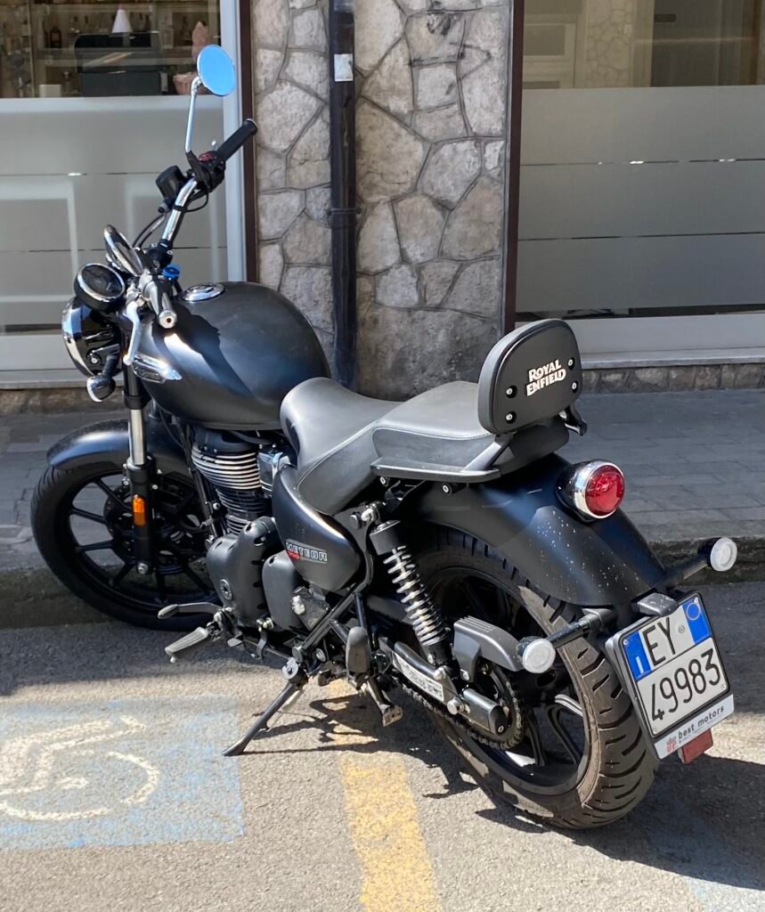 Royal Enfield Meteor 350 motosiklet fotoğrafı
