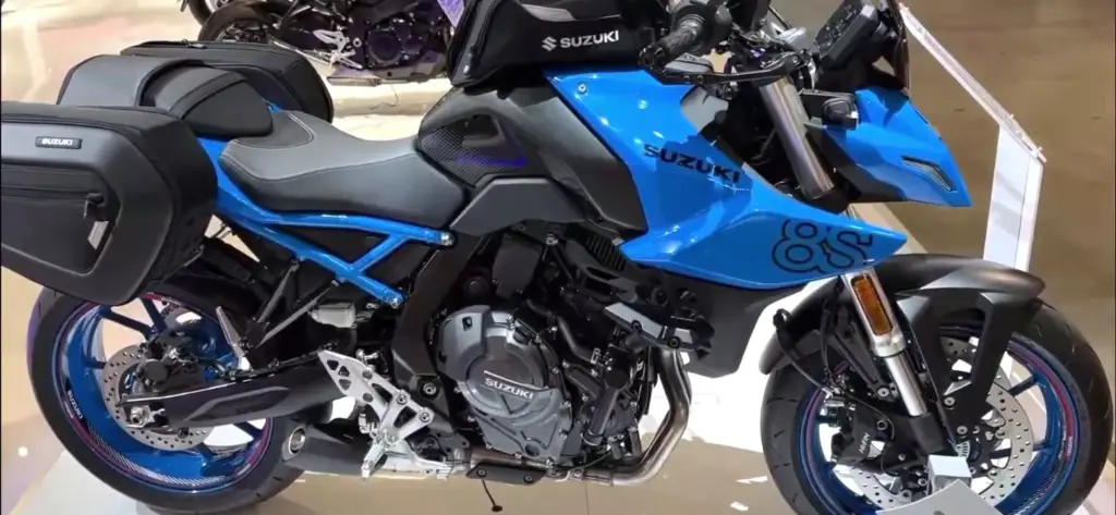 Suzuki GSX-8S motosiklet fotoğrafı