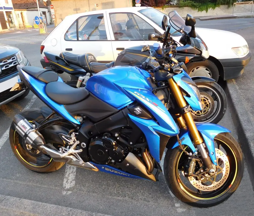 Suzuki GSX-S1000 motosiklet fotoğrafı