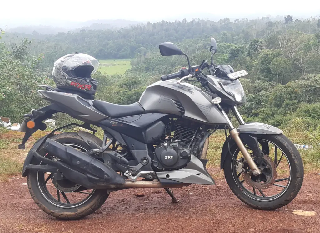 TVS Apache RTR 200 4V motosiklet fotoğrafı