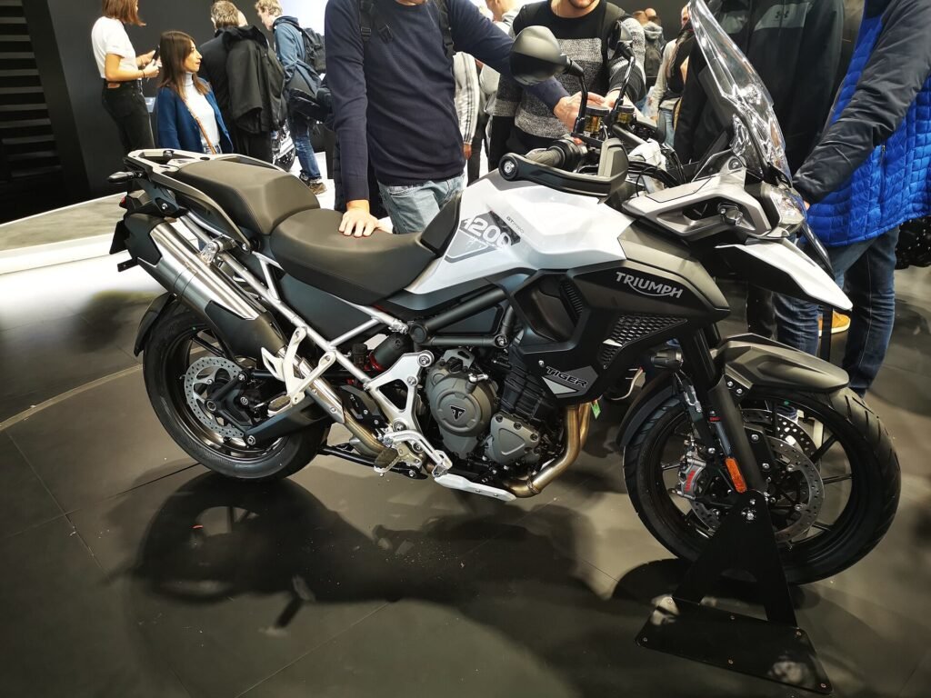 Triumph Tiger 1200 motosiklet fotoğrafı
