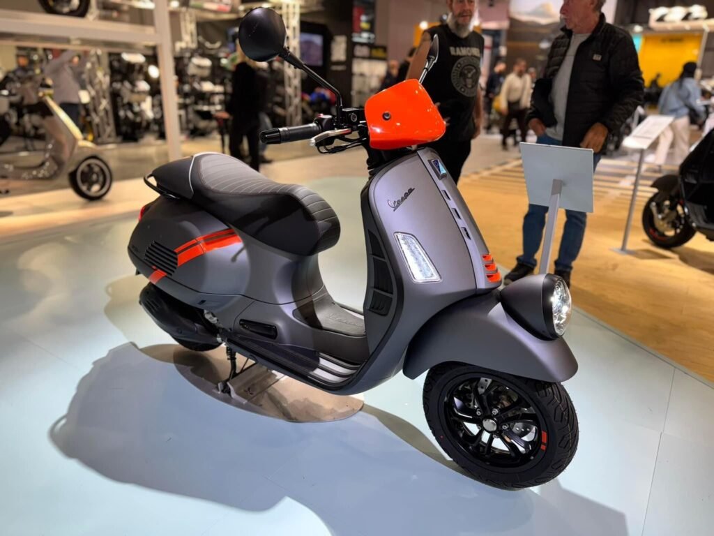 Vespa GTV 310 motosiklet fotoğrafı