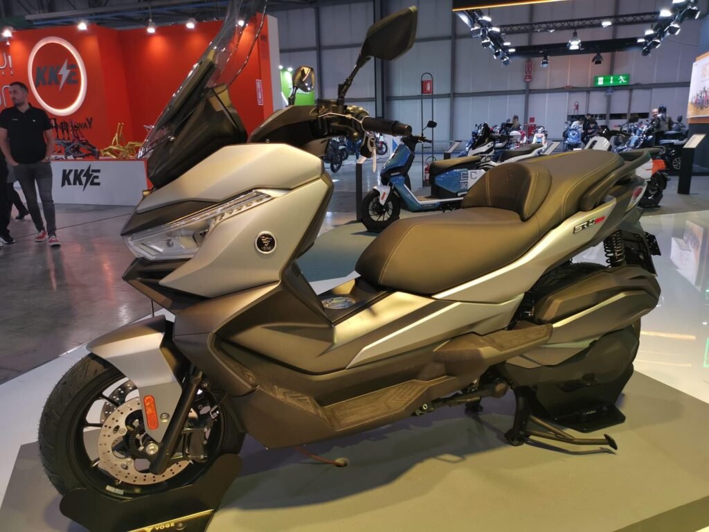 Voge SR4 motosiklet fotoğrafı