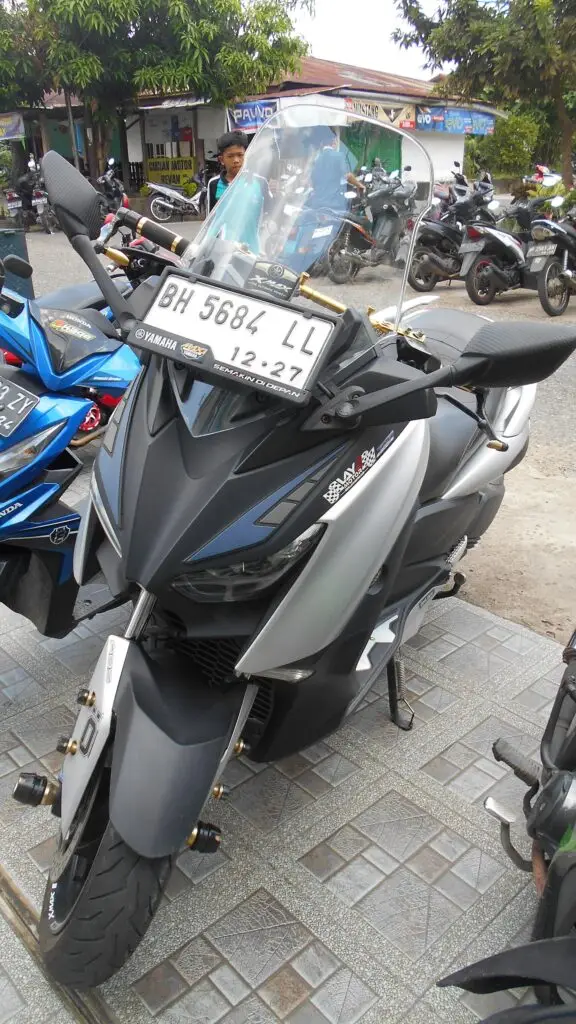 Yamaha XMAX 250 motosiklet fotoğrafı