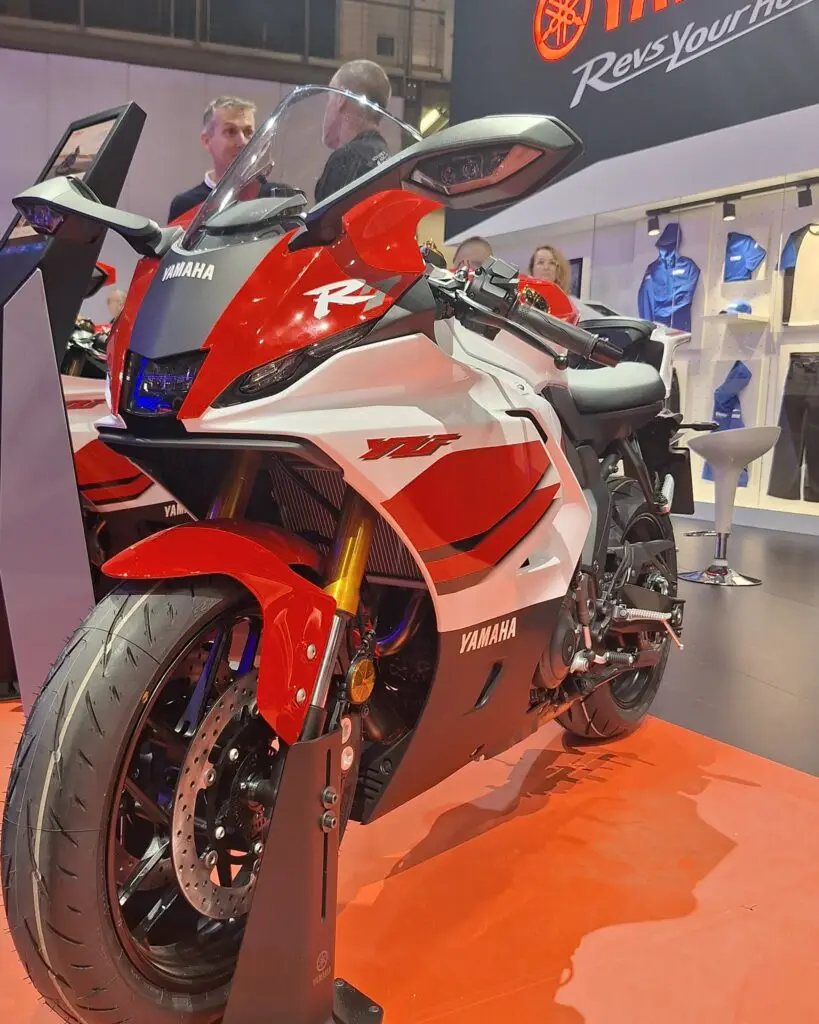 Yamaha YZF-R7 motosiklet fotoğrafı